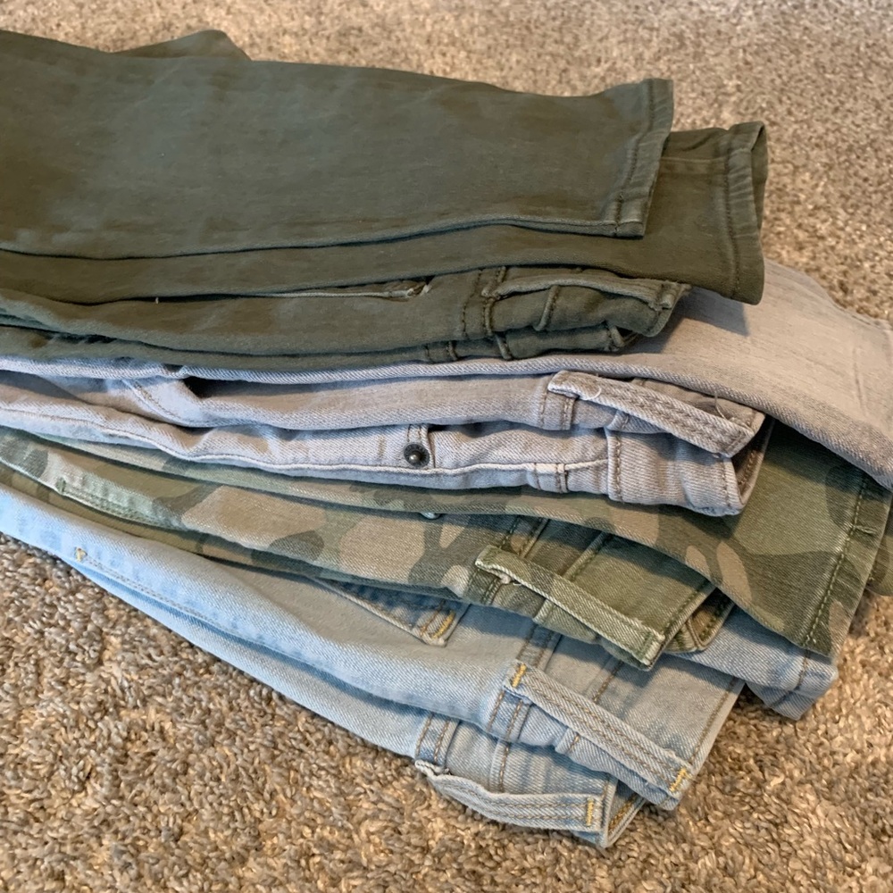 Bundle!!! 4 pairs Old navy rockstar jeans. Various colors. Gently used. SZ 4.